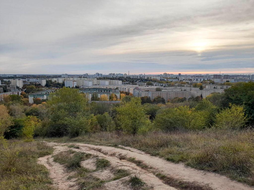 Foto: Ausblick über Marzahn-Hellersdorf von den Ahrensfelder Bergen